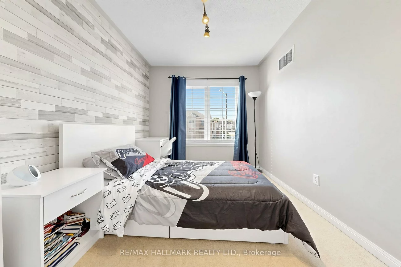 23, Natale, Bradford, Bradford West Gwillimbury