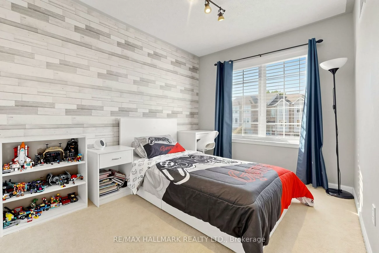 23, Natale, Bradford, Bradford West Gwillimbury
