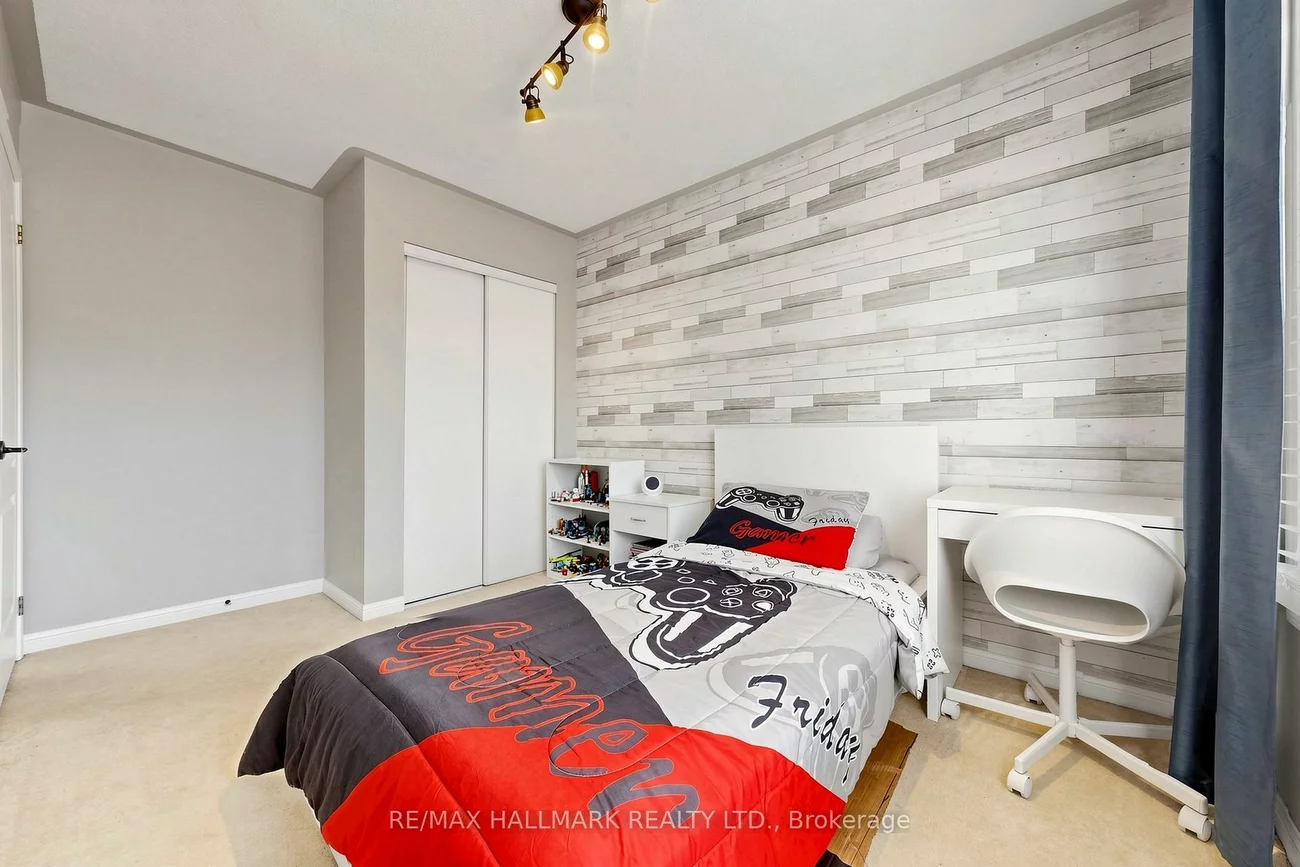23, Natale, Bradford, Bradford West Gwillimbury