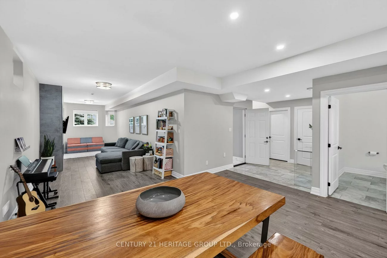 60, Colborne, Bradford, Bradford West Gwillimbury
