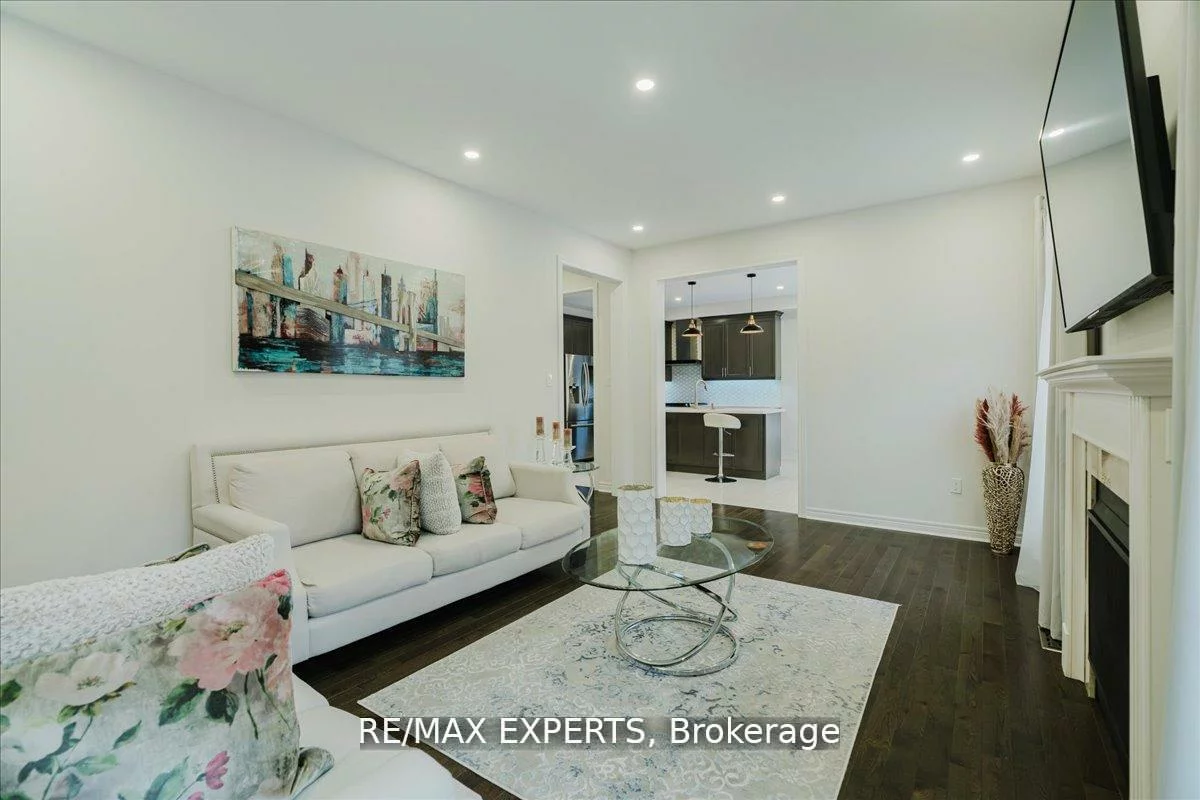 43, Lewis, Bradford, Bradford West Gwillimbury