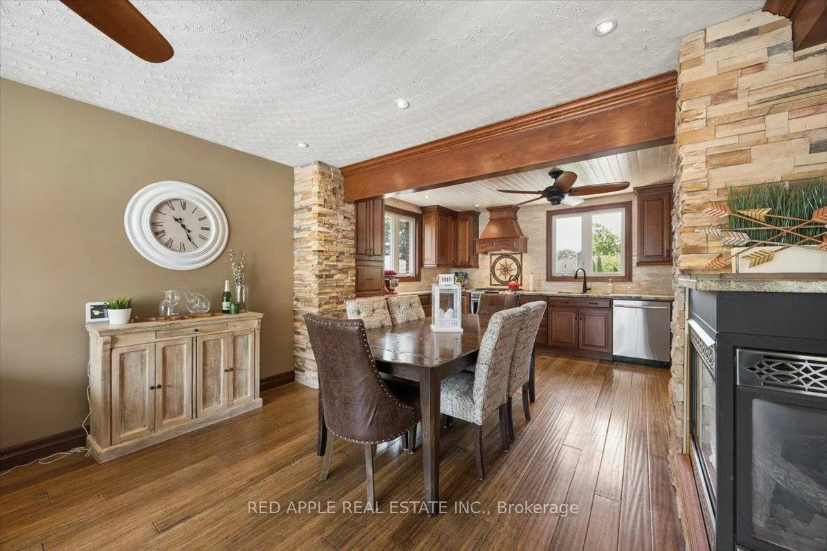 112, Luxury, Bradford, Bradford West Gwillimbury