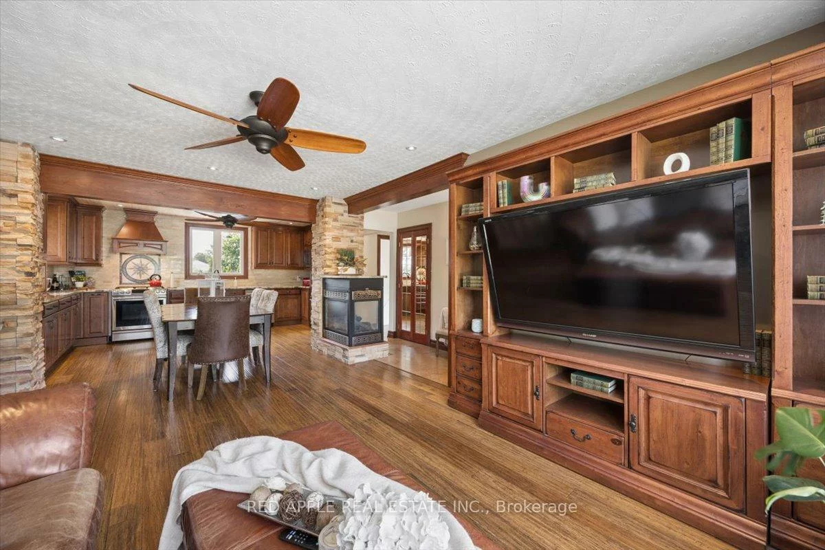 112, Luxury, Bradford, Bradford West Gwillimbury