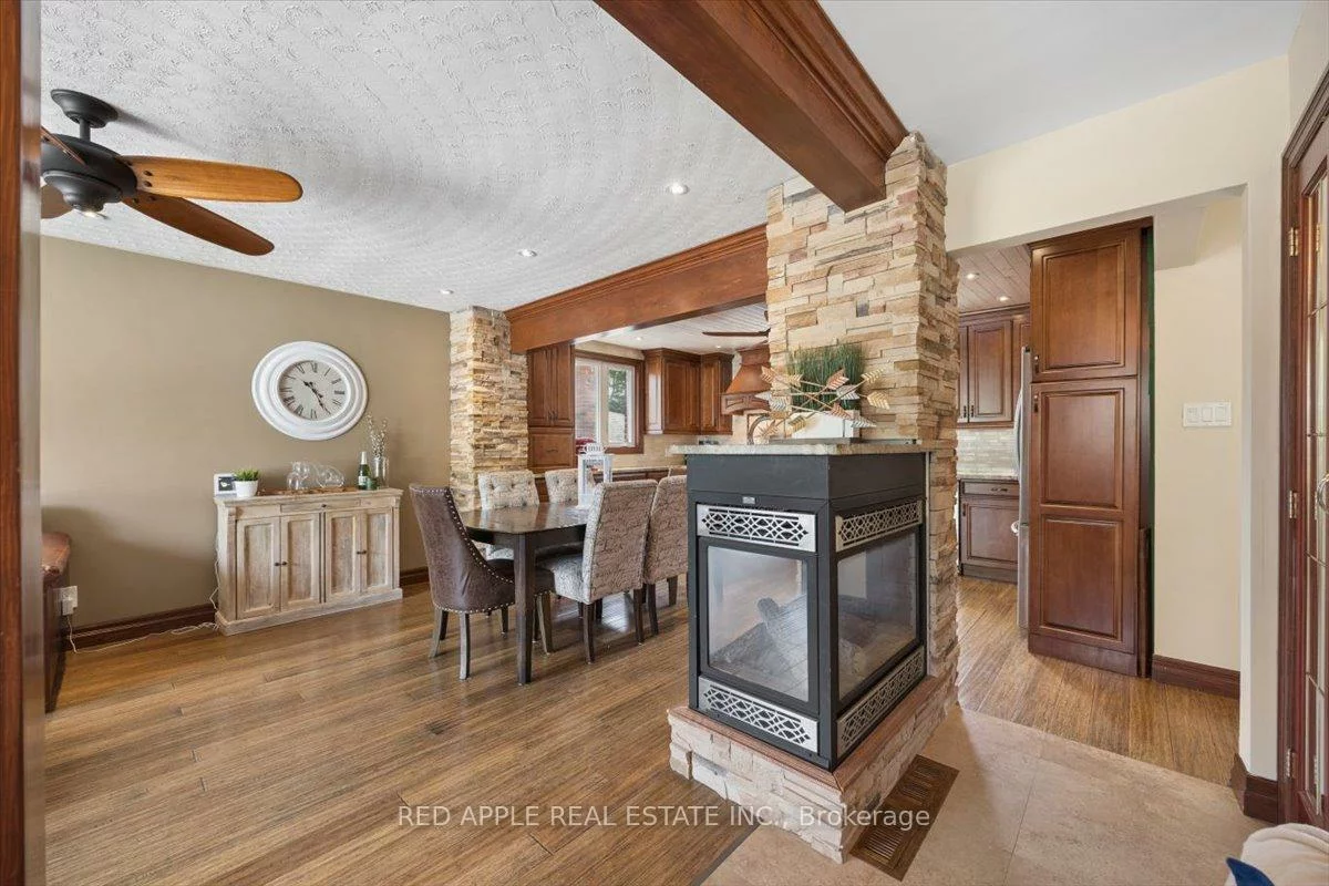 112, Luxury, Bradford, Bradford West Gwillimbury
