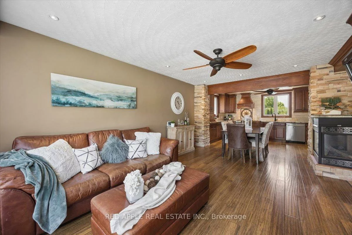 112, Luxury, Bradford, Bradford West Gwillimbury