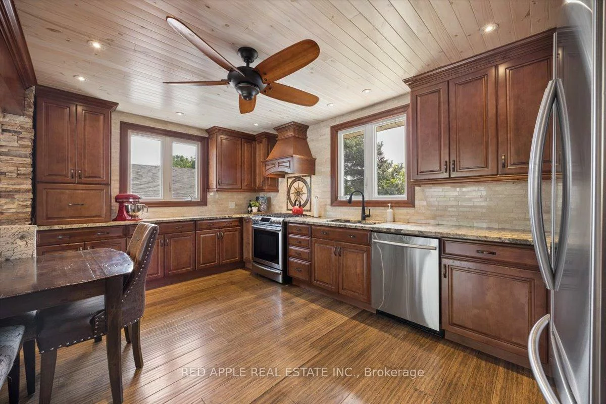 112, Luxury, Bradford, Bradford West Gwillimbury