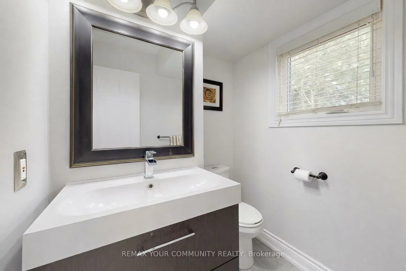 22, Hulst, Bradford, Bradford West Gwillimbury