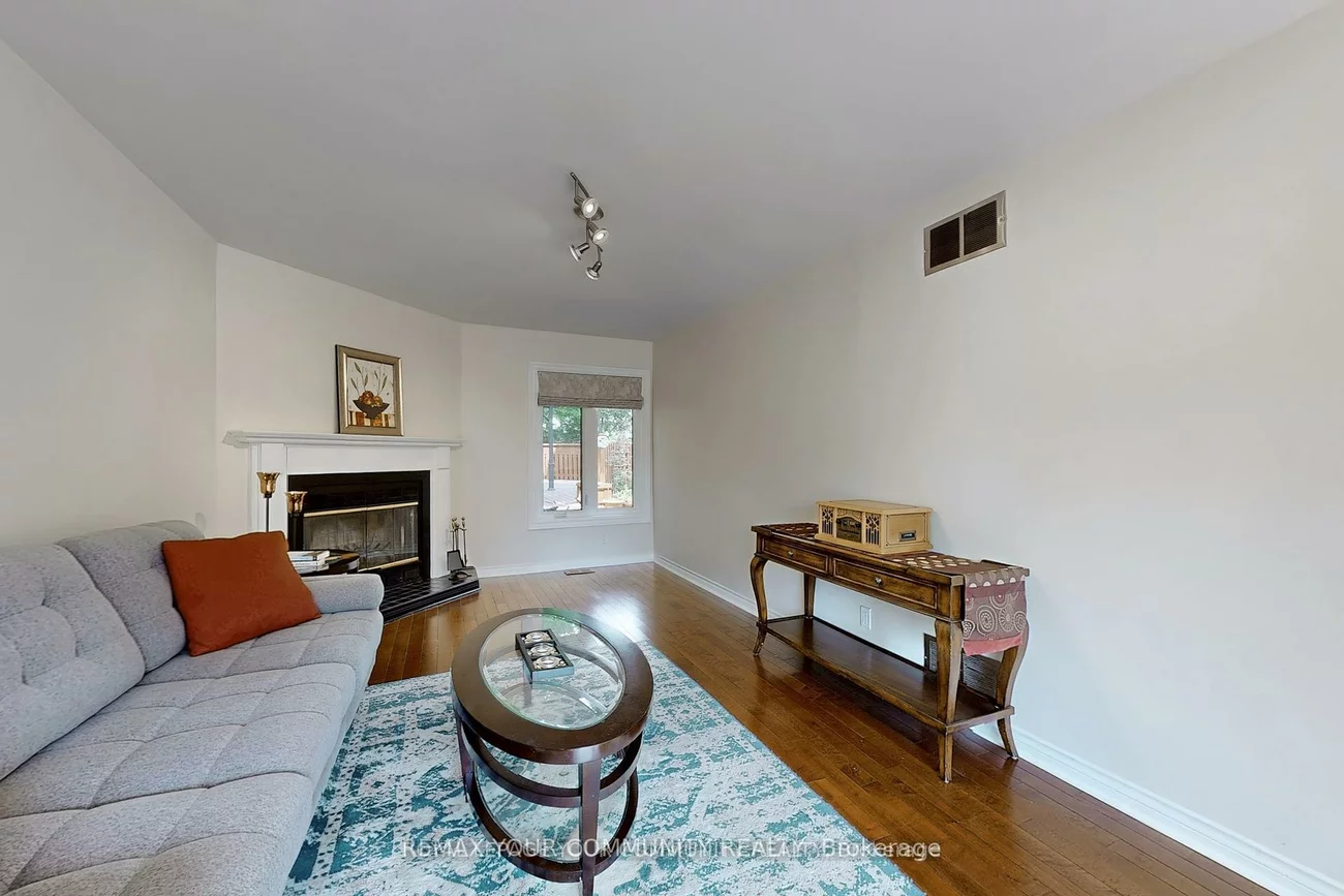22, Hulst, Bradford, Bradford West Gwillimbury