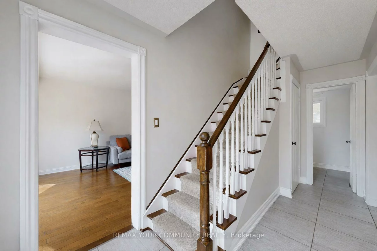22, Hulst, Bradford, Bradford West Gwillimbury