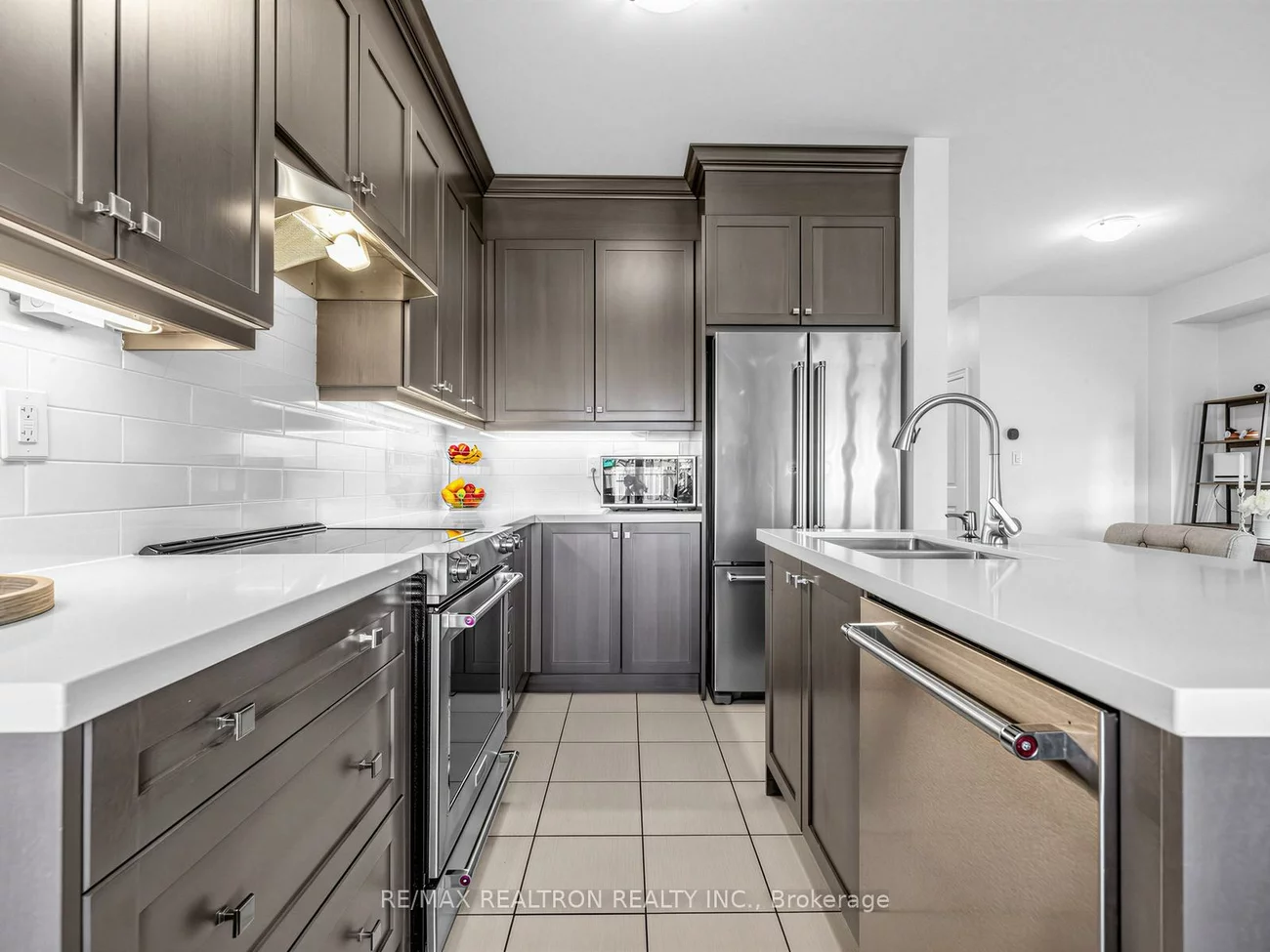 202, Sutherland, Bradford, Bradford West Gwillimbury