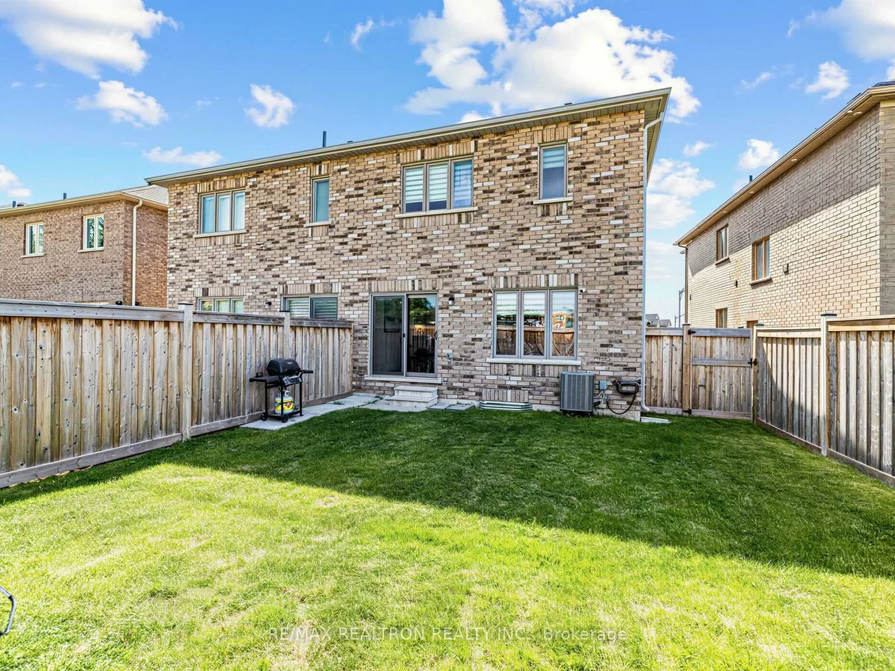 202, Sutherland, Bradford, Bradford West Gwillimbury