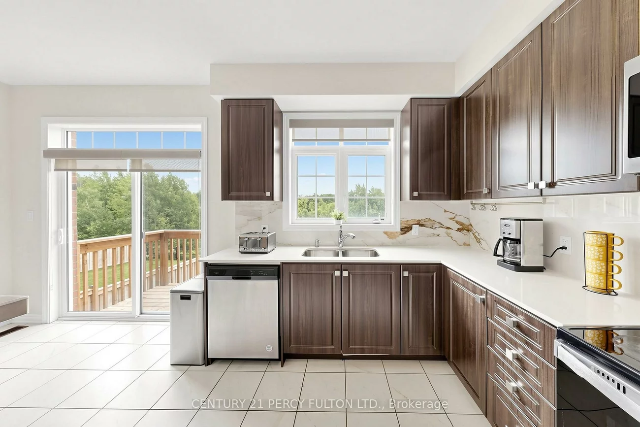 166, Ferragine, Bradford, Bradford West Gwillimbury