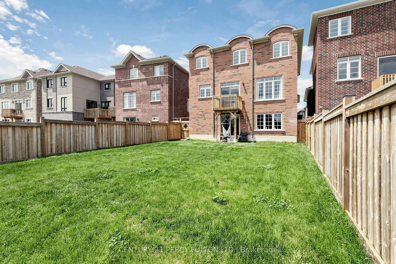 166, Ferragine, Bradford, Bradford West Gwillimbury