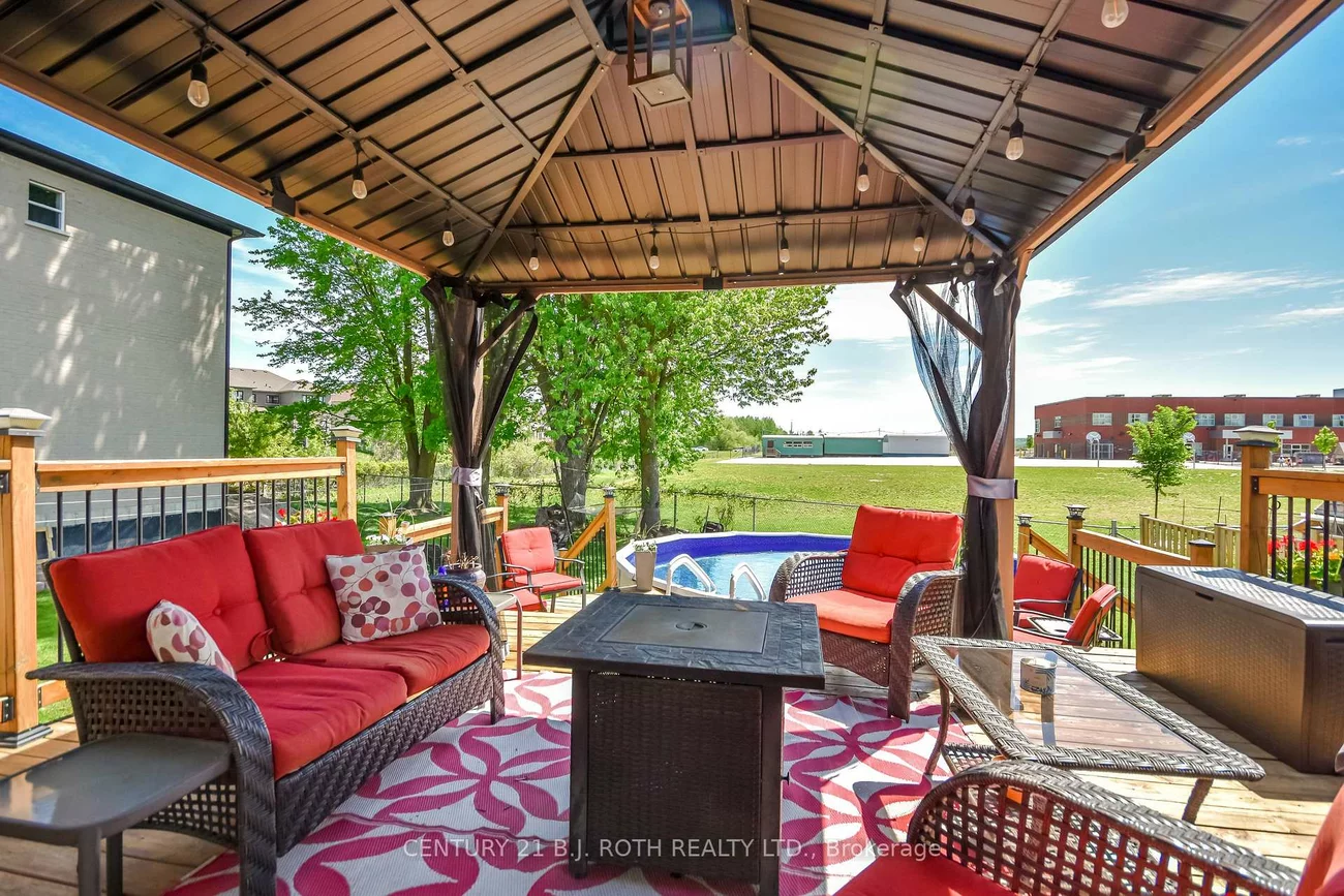 671, Simcoe, Bradford, Bradford West Gwillimbury