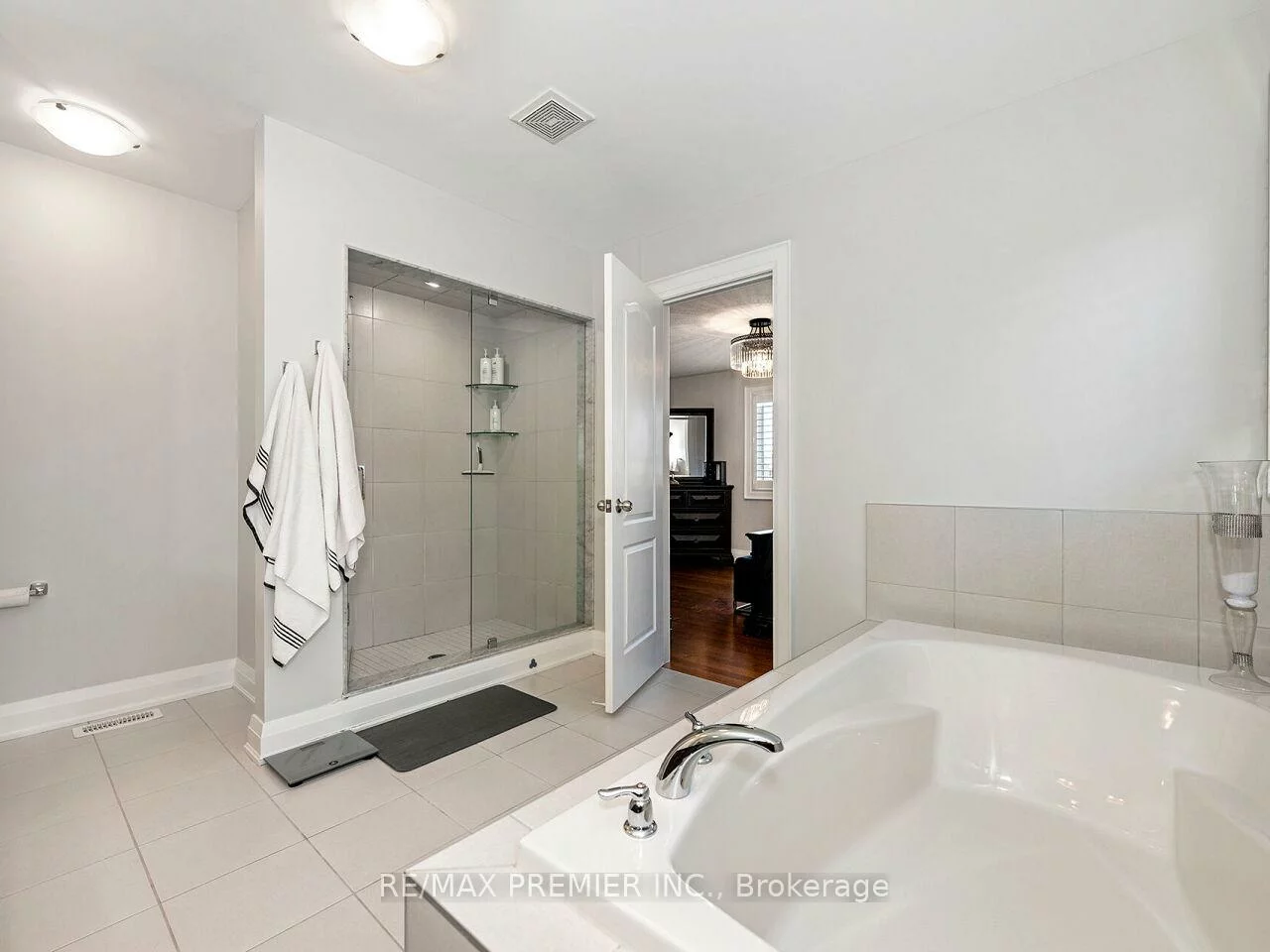 24, Wandering Glider, Bradford, Bradford West Gwillimbury