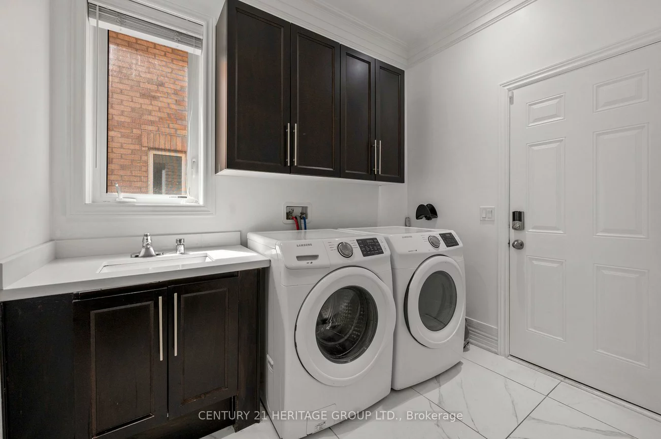 27, Leith, Bradford, Bradford West Gwillimbury