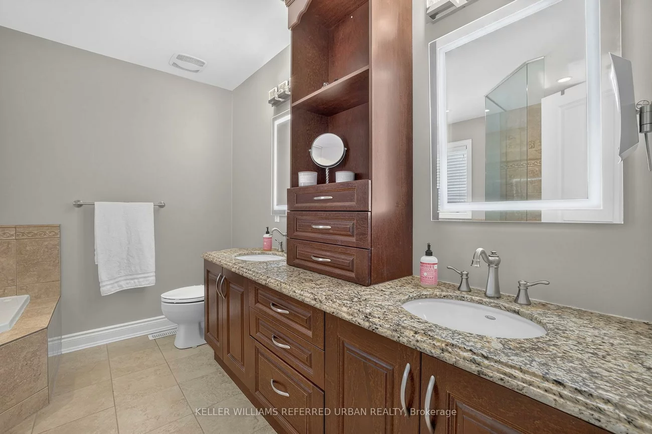 26, Christina, Bradford, Bradford West Gwillimbury