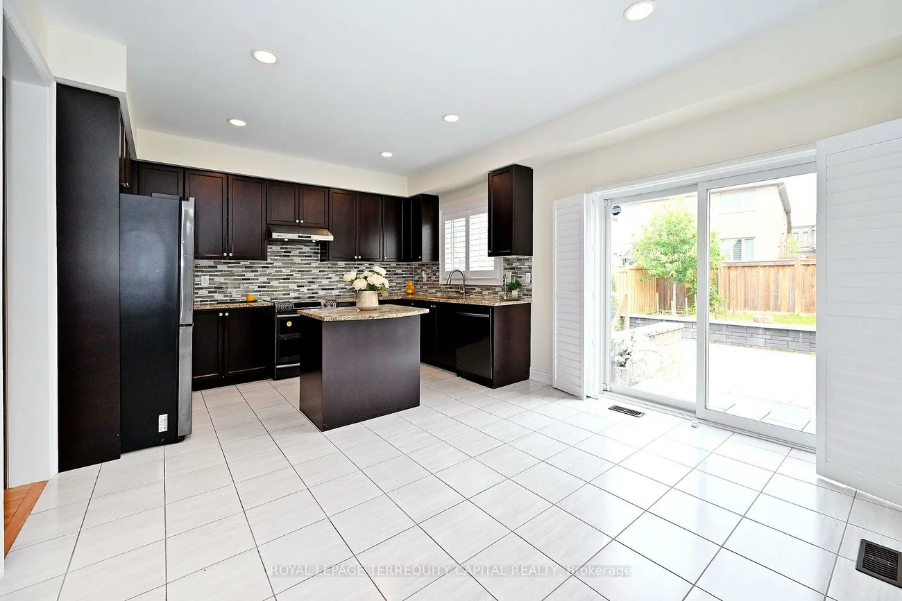 124, Milby, Bradford, Bradford West Gwillimbury