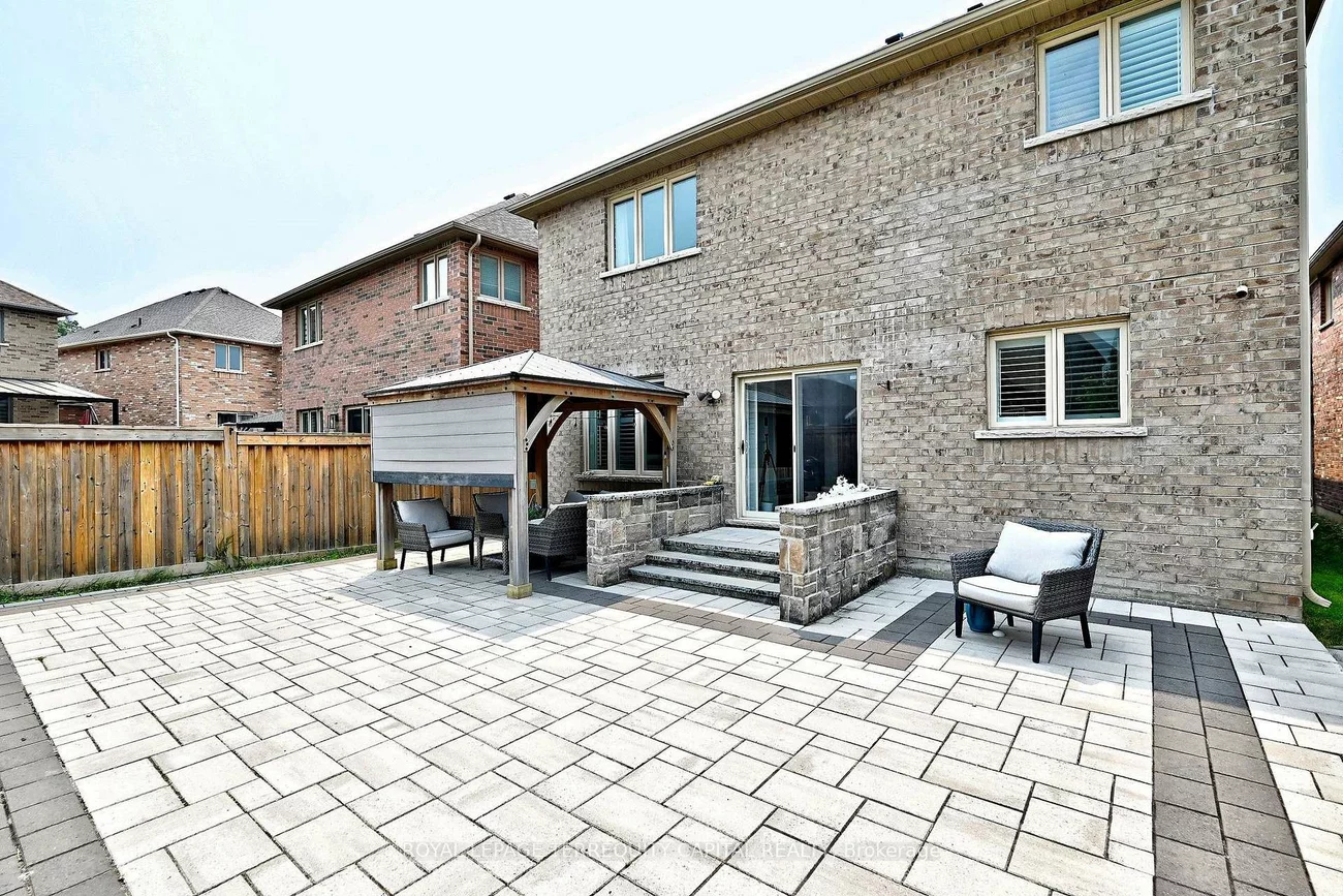124, Milby, Bradford, Bradford West Gwillimbury