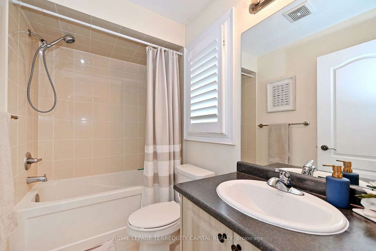 124, Milby, Bradford, Bradford West Gwillimbury