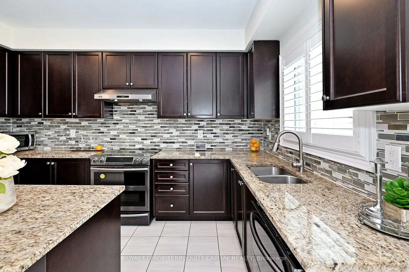 124, Milby, Bradford, Bradford West Gwillimbury