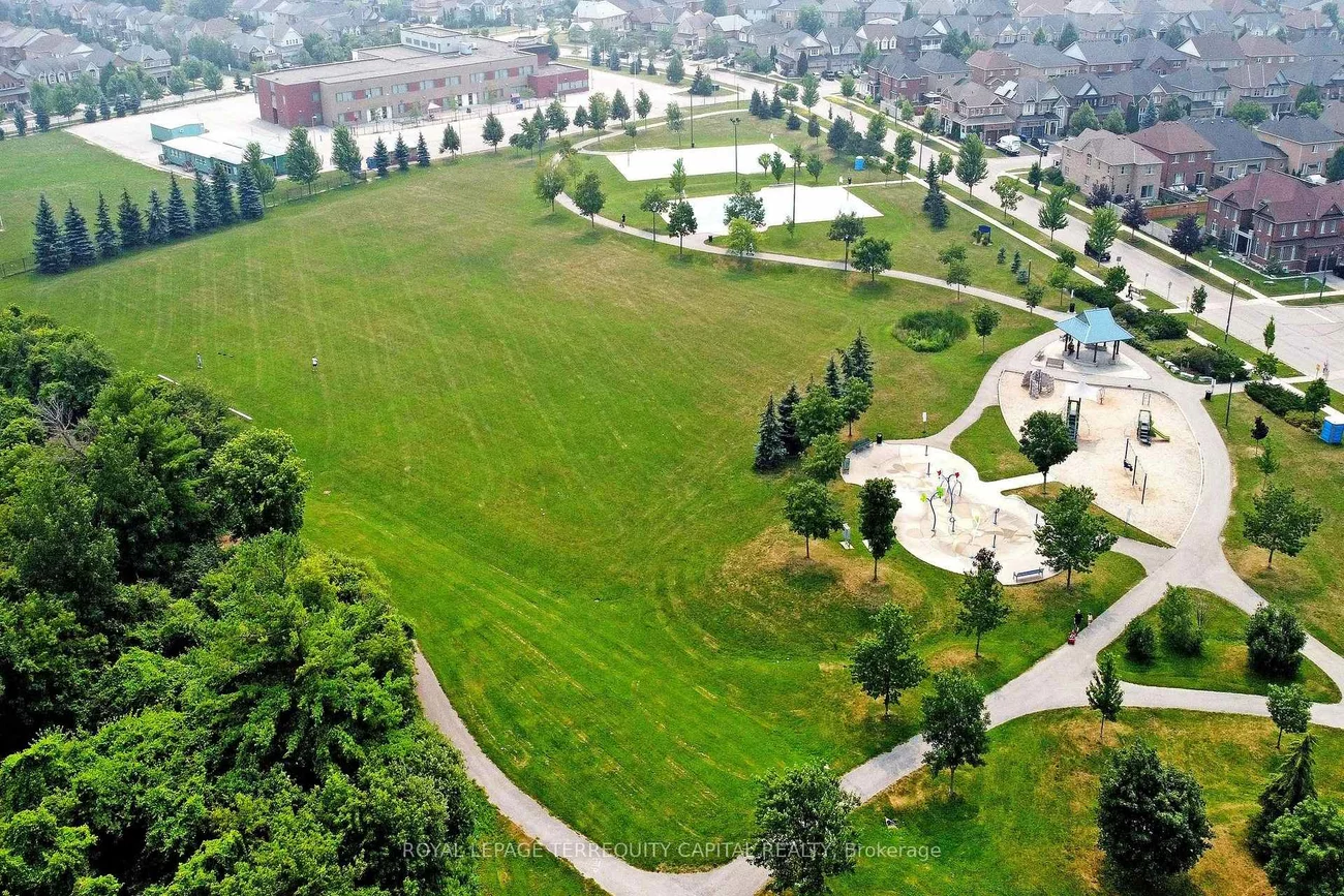 124, Milby, Bradford, Bradford West Gwillimbury