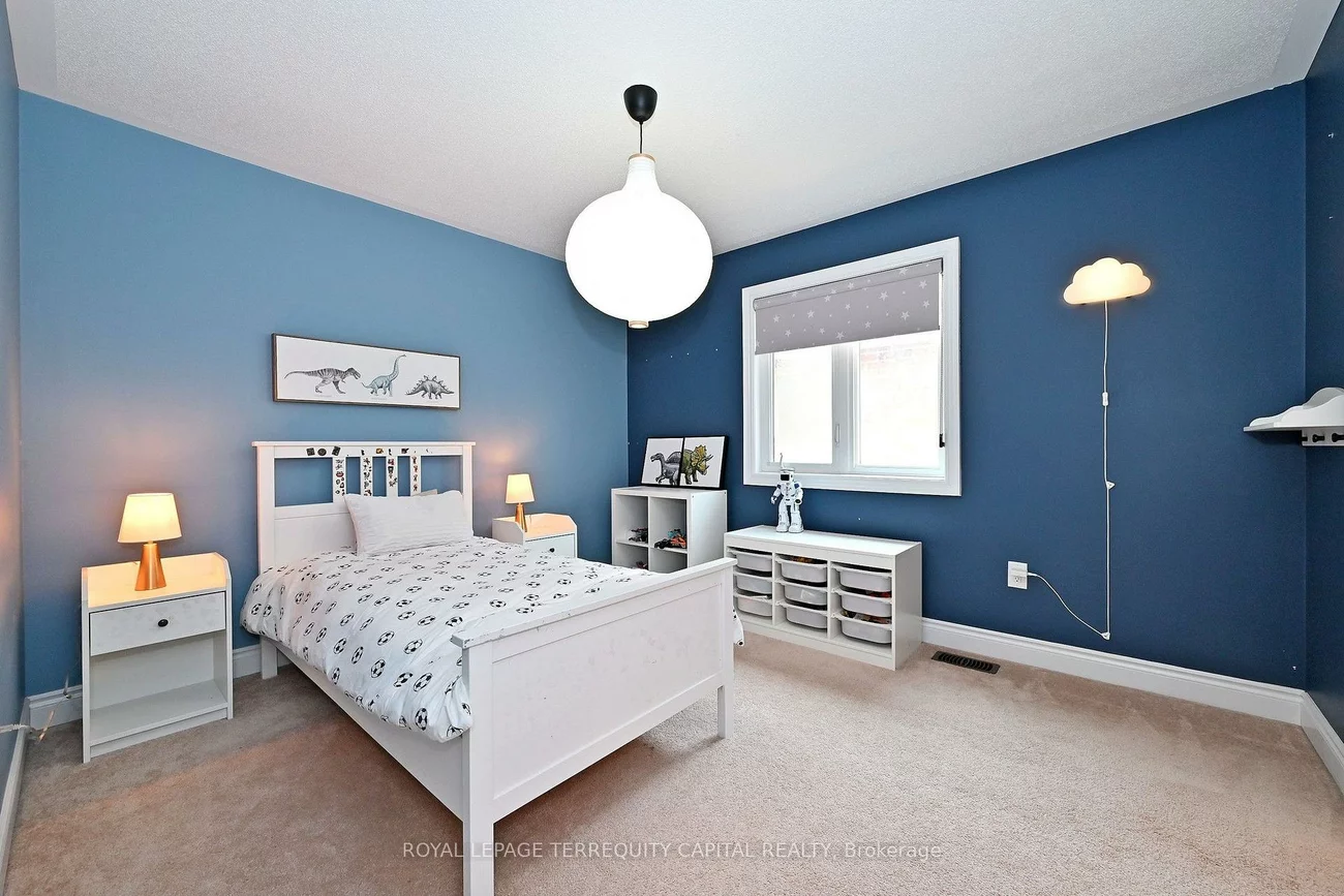 124, Milby, Bradford, Bradford West Gwillimbury