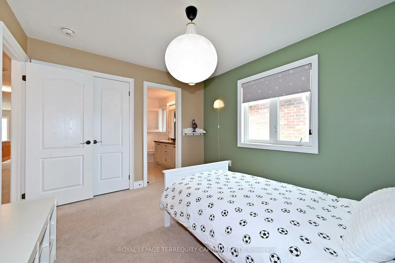 124, Milby, Bradford, Bradford West Gwillimbury