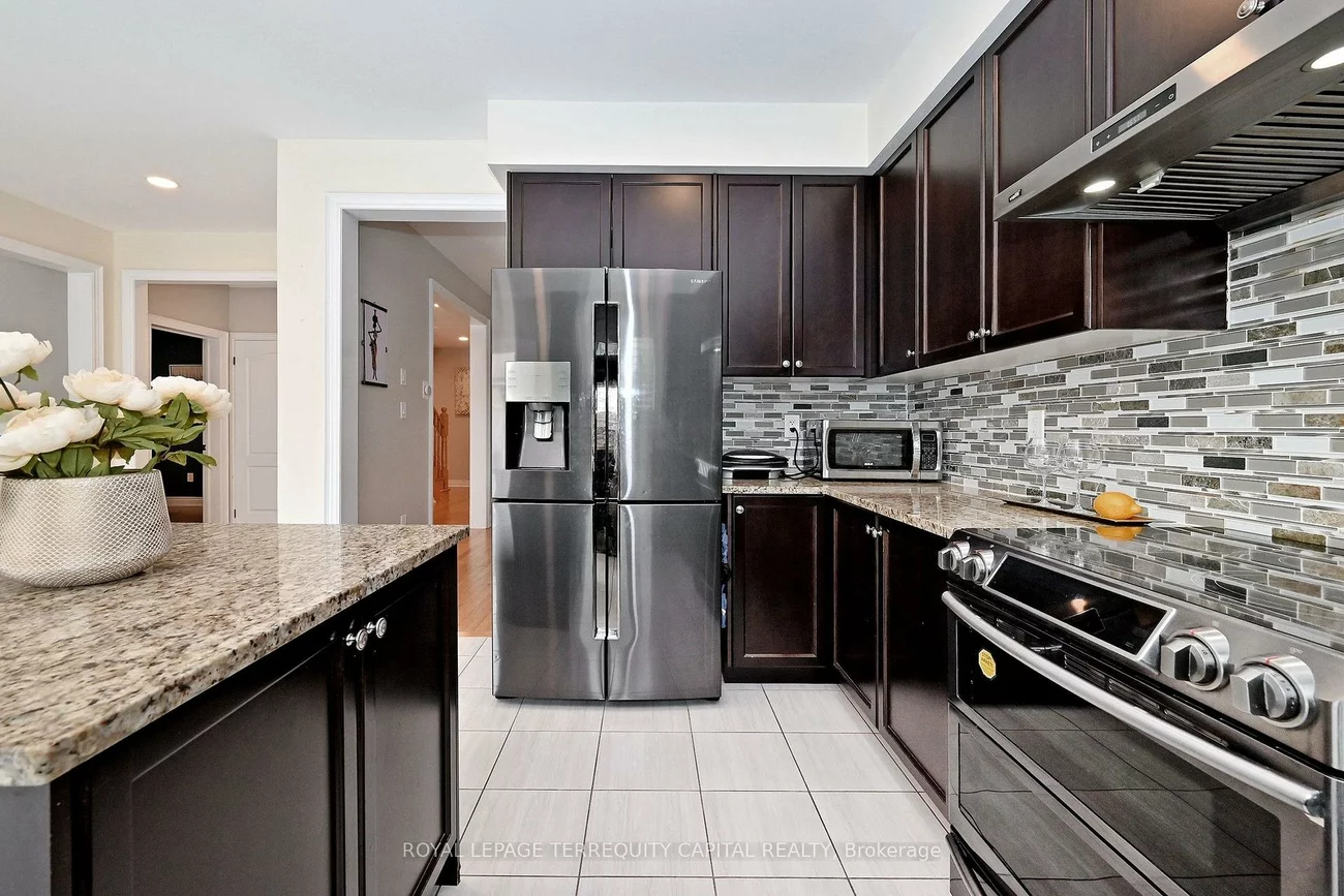 124, Milby, Bradford, Bradford West Gwillimbury