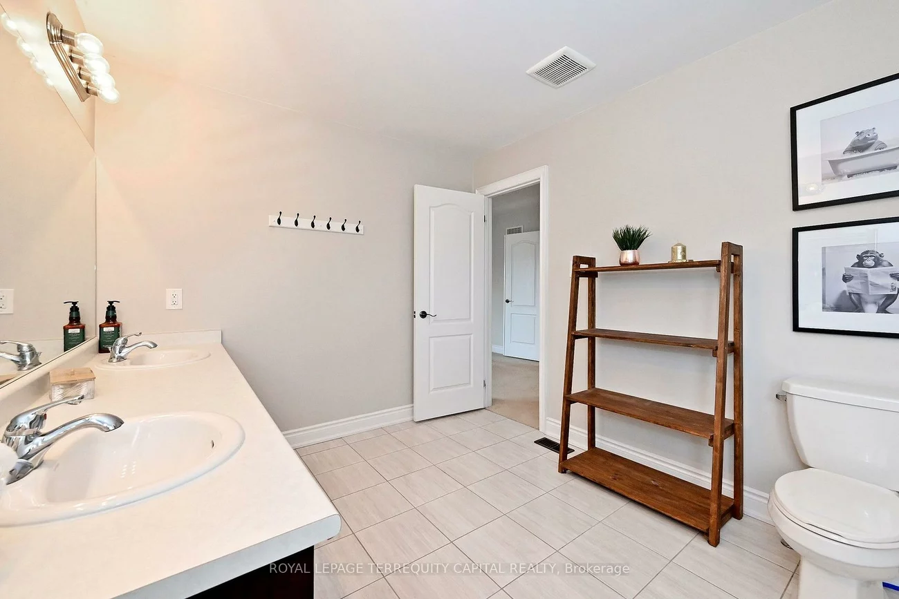 124, Milby, Bradford, Bradford West Gwillimbury