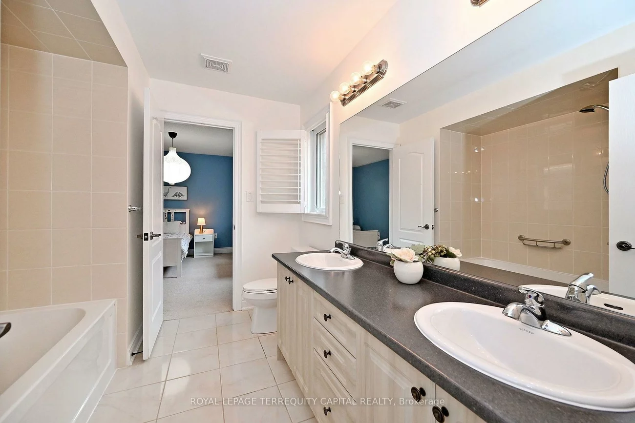 124, Milby, Bradford, Bradford West Gwillimbury