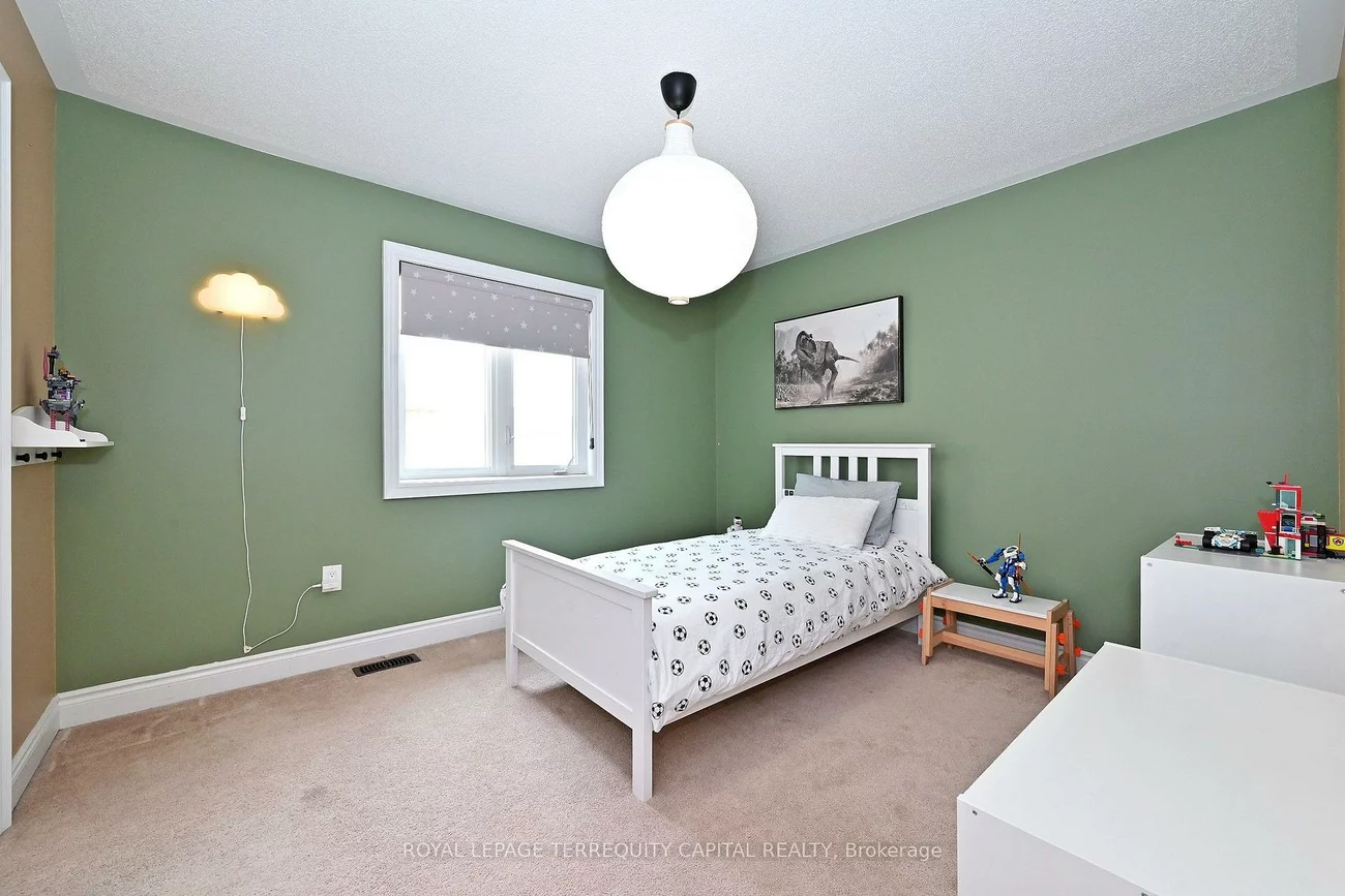 124, Milby, Bradford, Bradford West Gwillimbury