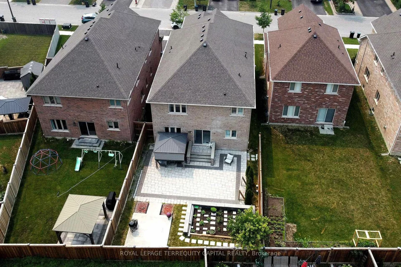124, Milby, Bradford, Bradford West Gwillimbury