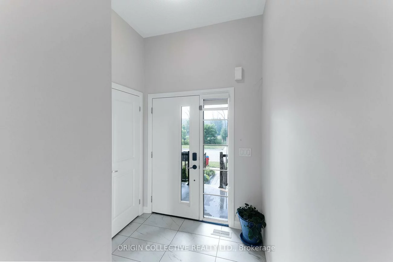 215, Landolfi, Bradford, Bradford West Gwillimbury