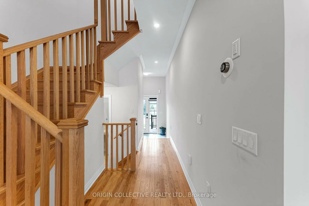 215, Landolfi, Bradford, Bradford West Gwillimbury