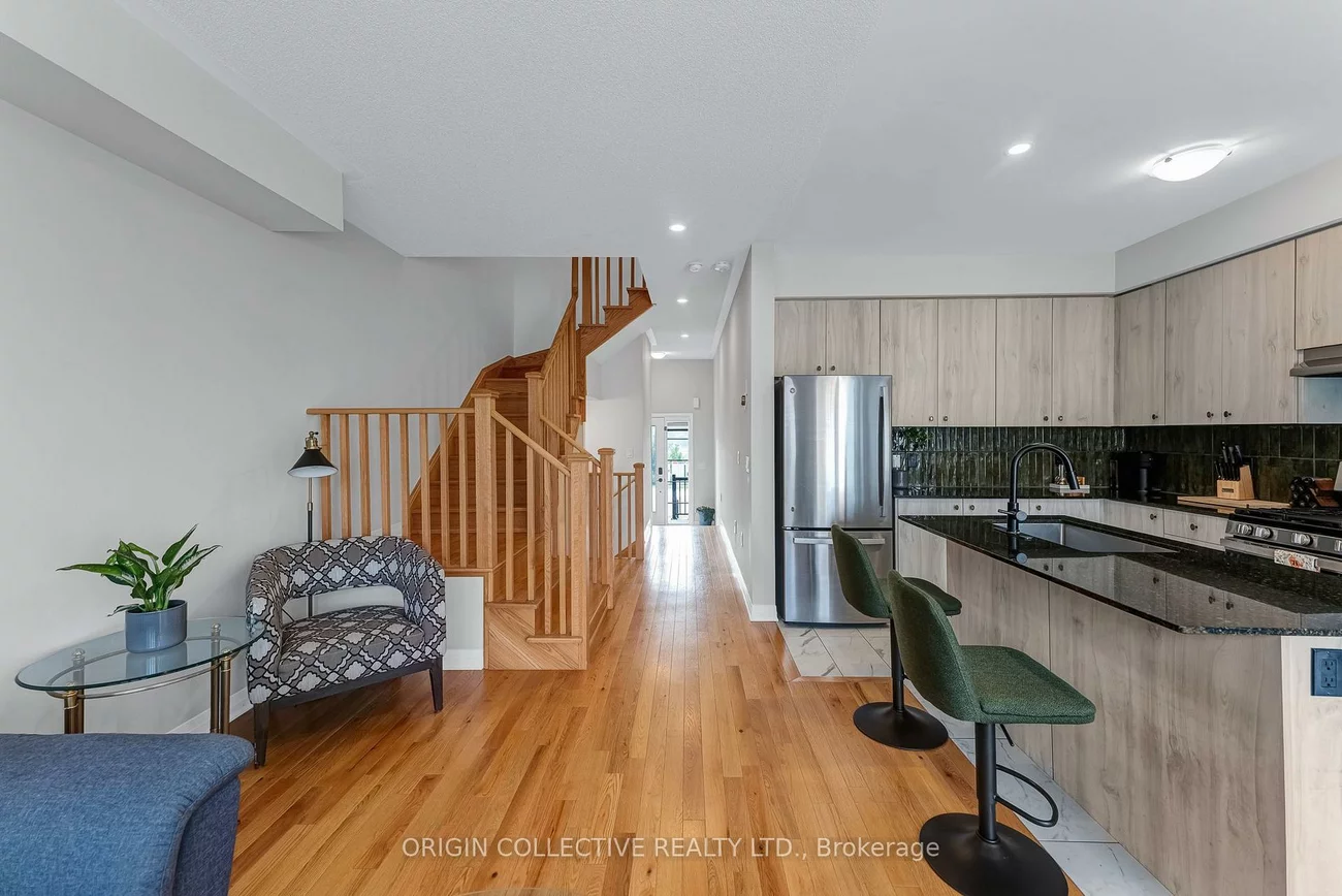 215, Landolfi, Bradford, Bradford West Gwillimbury