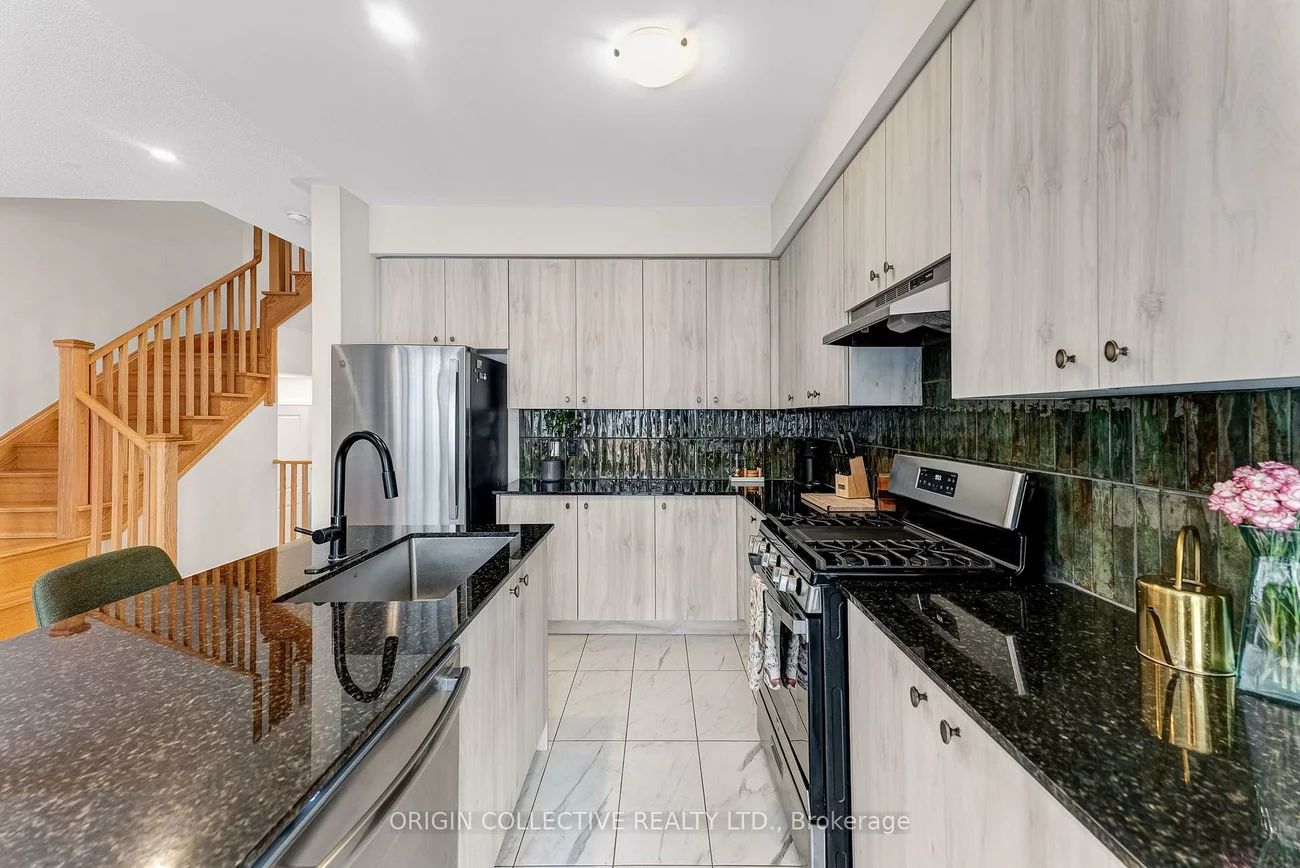 215, Landolfi, Bradford, Bradford West Gwillimbury