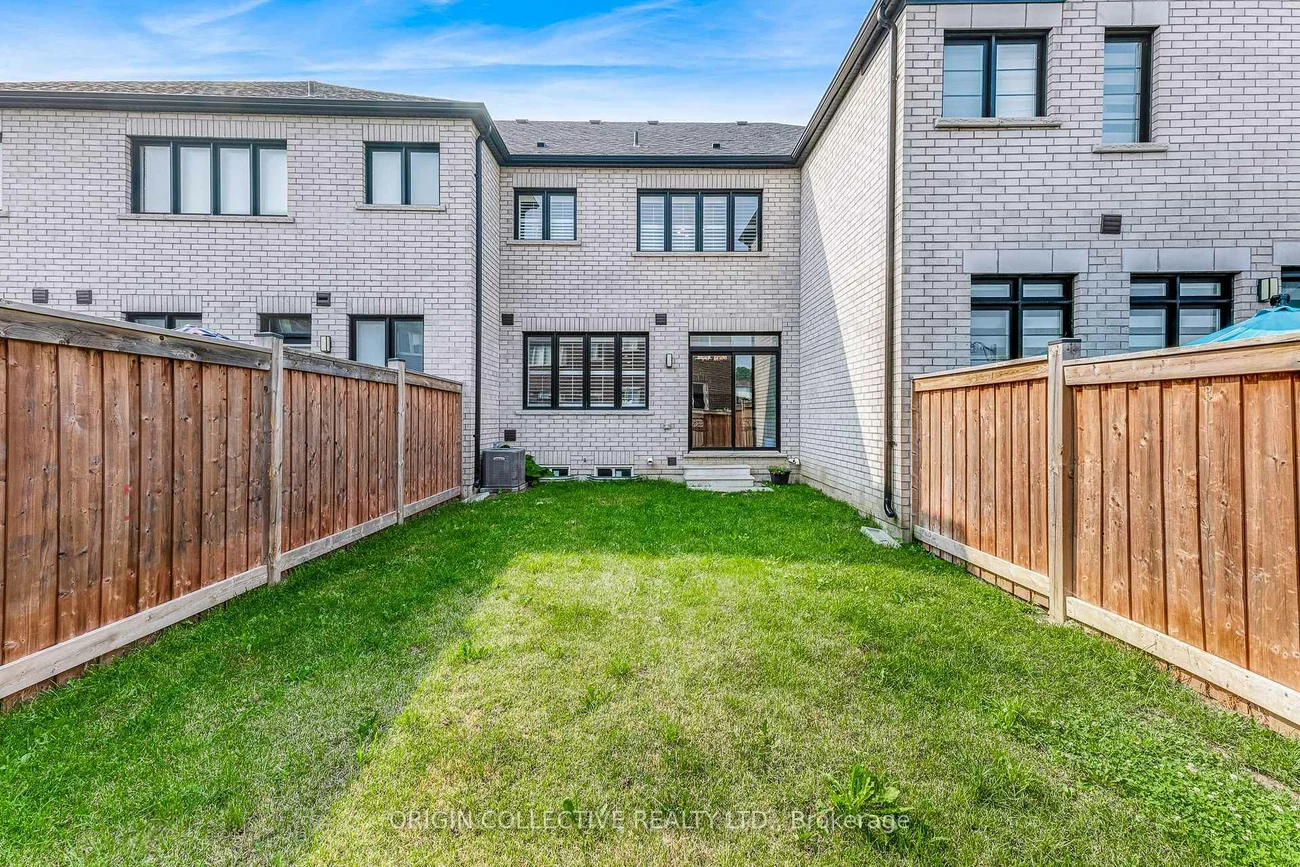 215, Landolfi, Bradford, Bradford West Gwillimbury