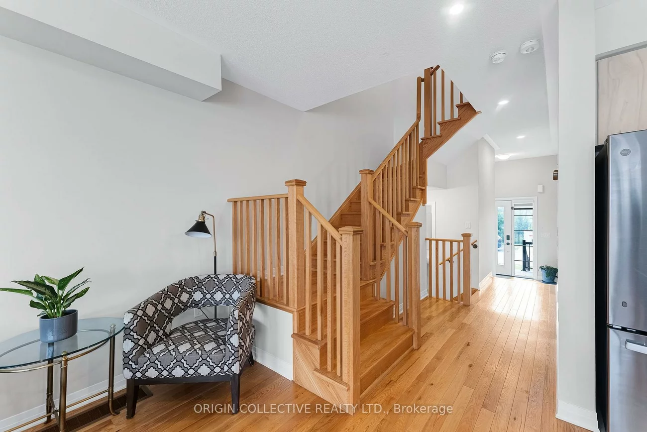 215, Landolfi, Bradford, Bradford West Gwillimbury