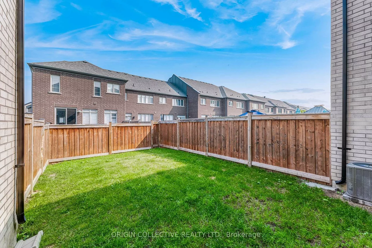 215, Landolfi, Bradford, Bradford West Gwillimbury