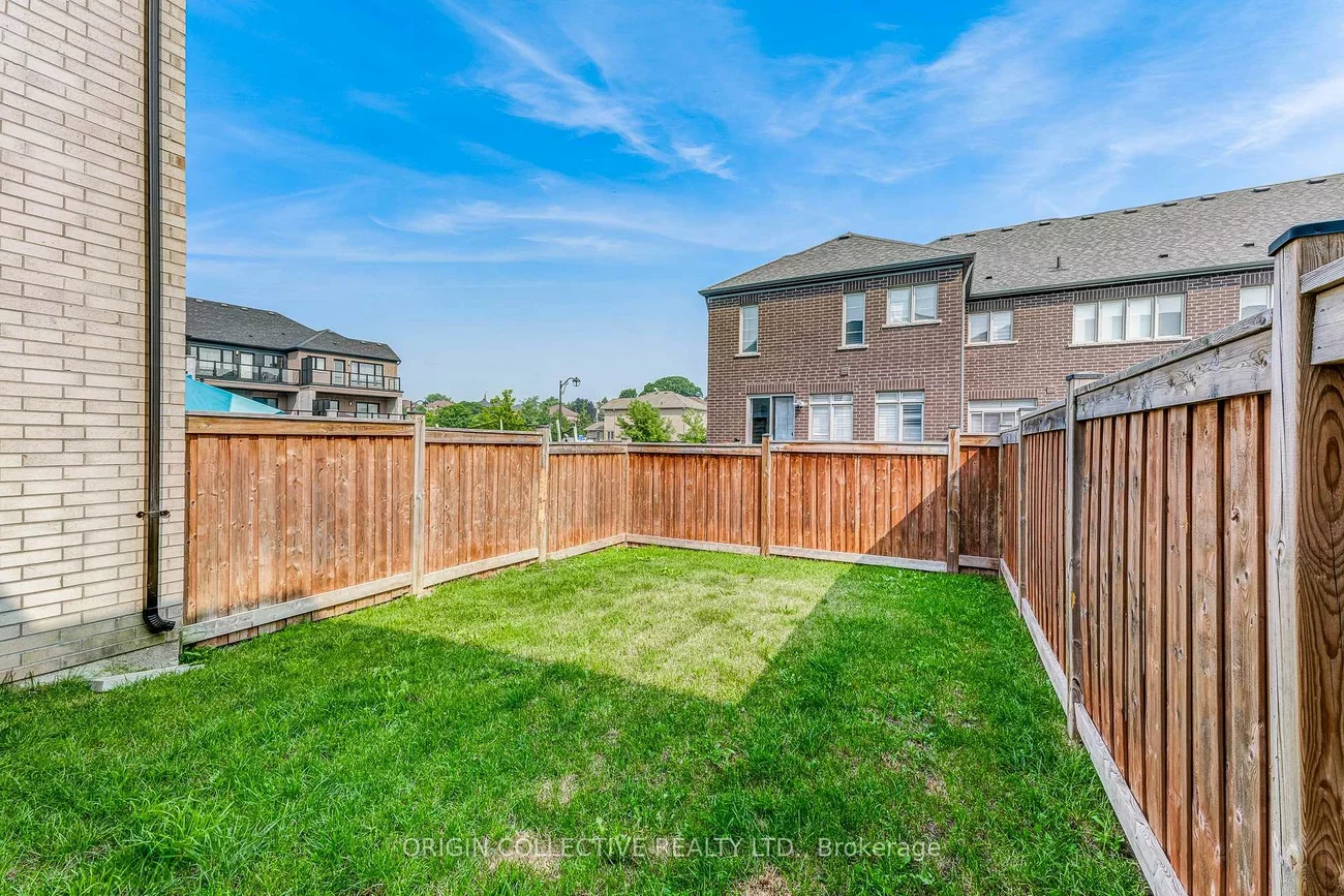 215, Landolfi, Bradford, Bradford West Gwillimbury