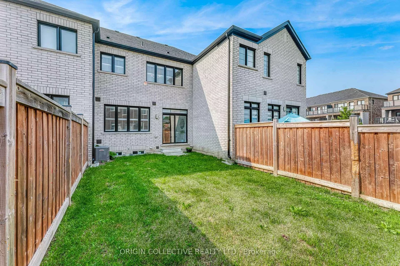 215, Landolfi, Bradford, Bradford West Gwillimbury