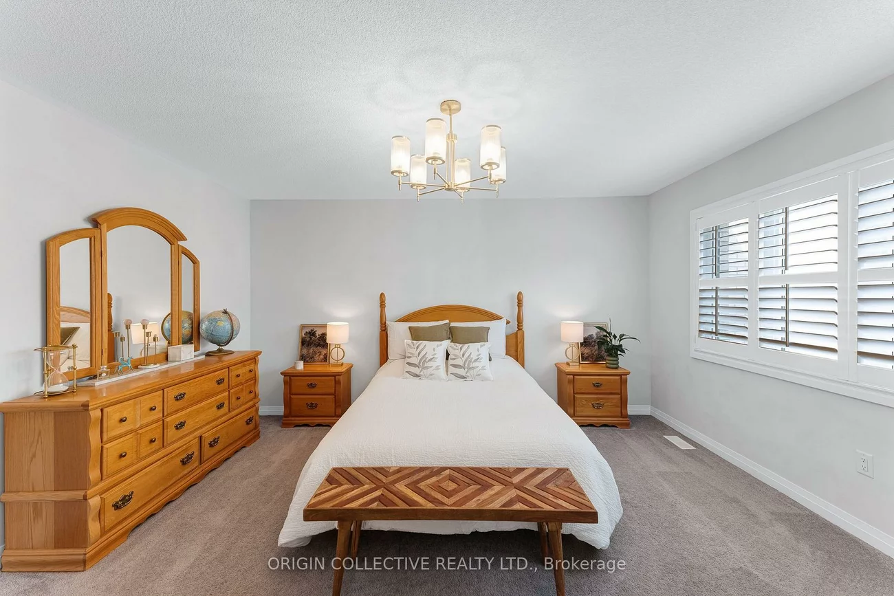 215, Landolfi, Bradford, Bradford West Gwillimbury