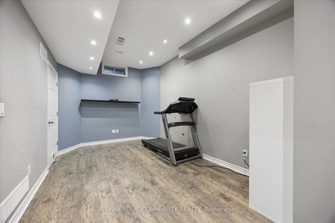 23, Breeze, Bradford, Bradford West Gwillimbury