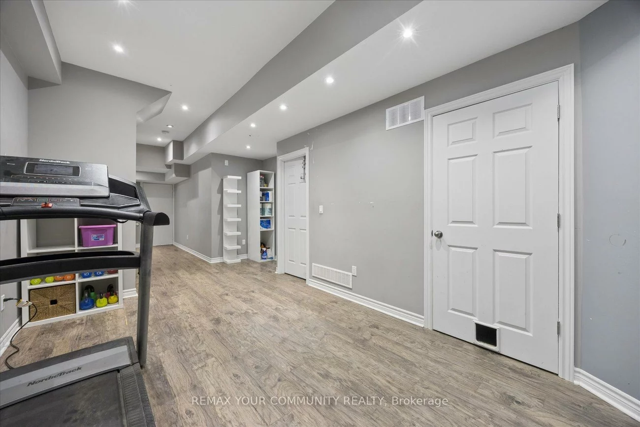 23, Breeze, Bradford, Bradford West Gwillimbury