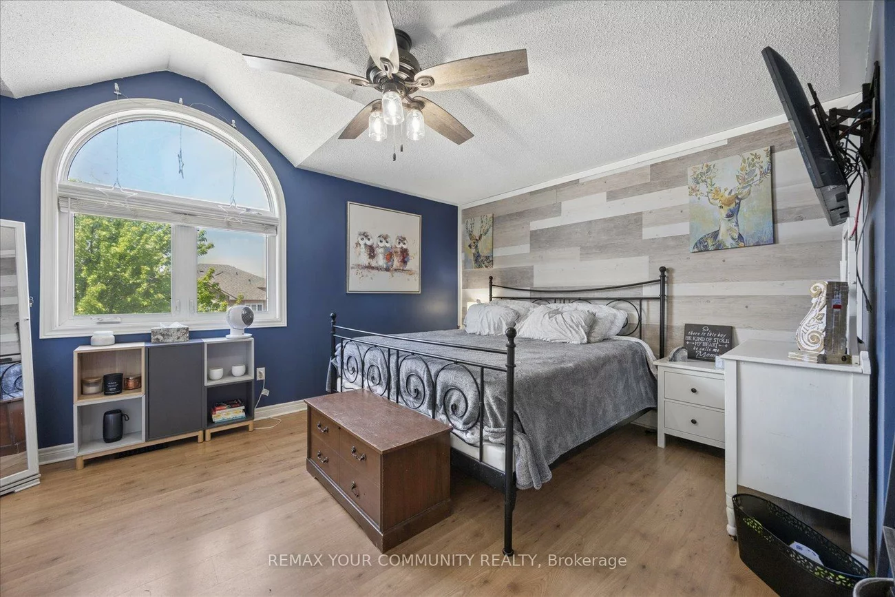 23, Breeze, Bradford, Bradford West Gwillimbury