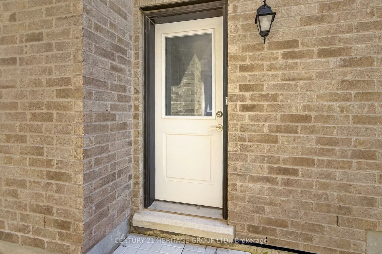 77, Montrose, Bradford, Bradford West Gwillimbury