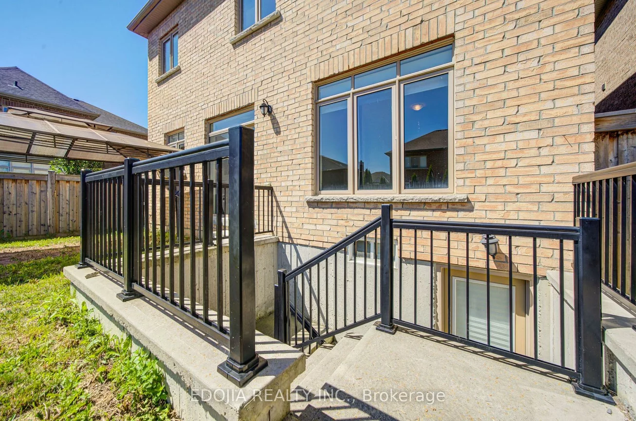 226, Gibson, Bradford, Bradford West Gwillimbury