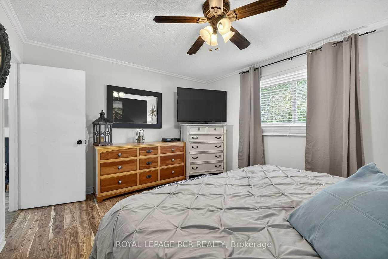 21, Crown, Bradford, Bradford West Gwillimbury