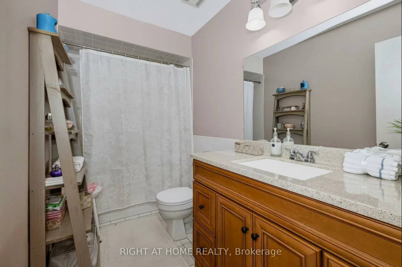 229, Britannia, Bradford, Bradford West Gwillimbury